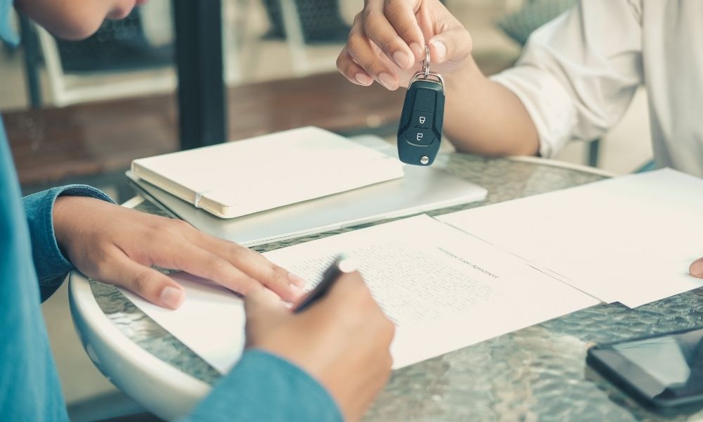 The Pros and Cons of Leasing vs. Buying a Car